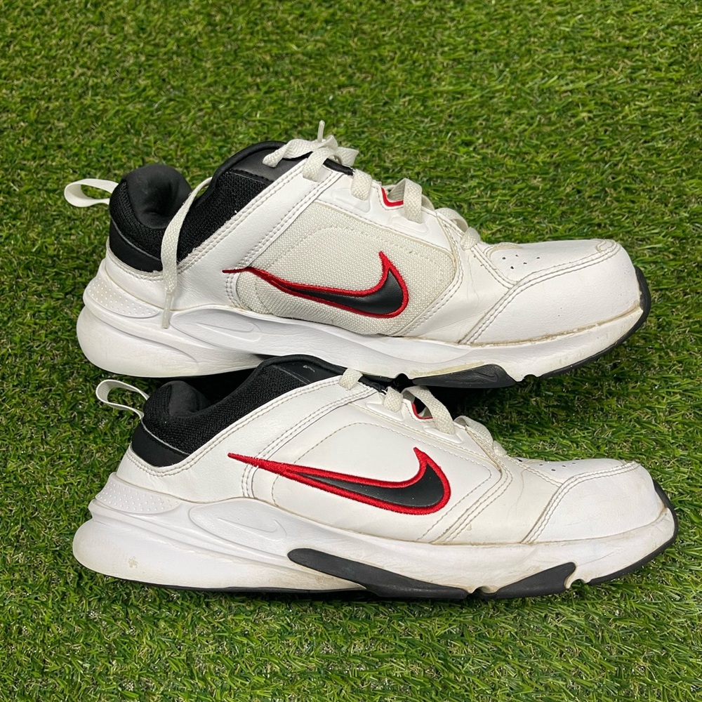 Nike Air Monarch IV men’s training shoes, size 9.5